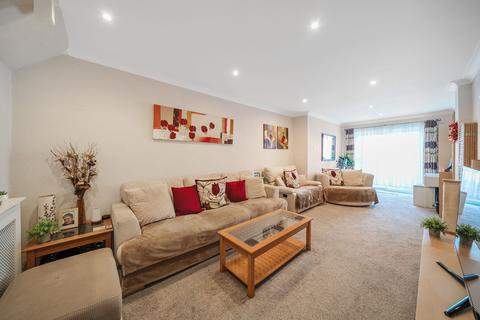 3 bedroom bungalow for sale, Auckland Road, Caterham CR3