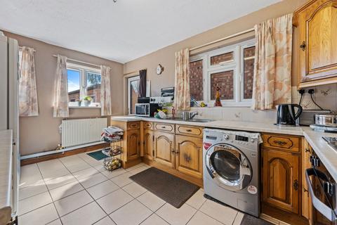 4 bedroom detached house for sale, Windmill Avenue, Kettering NN15