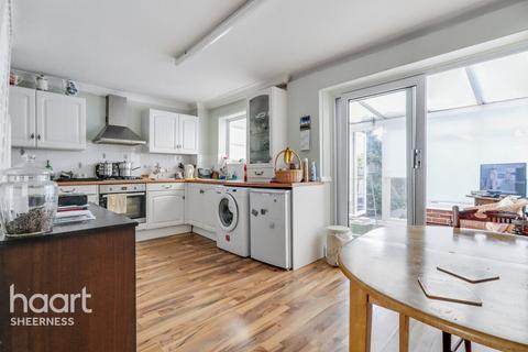 3 bedroom end of terrace house for sale, Seasalter Close, Warden