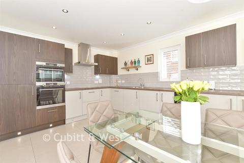 4 bedroom detached house for sale, Abbots Field, Arundel BN18