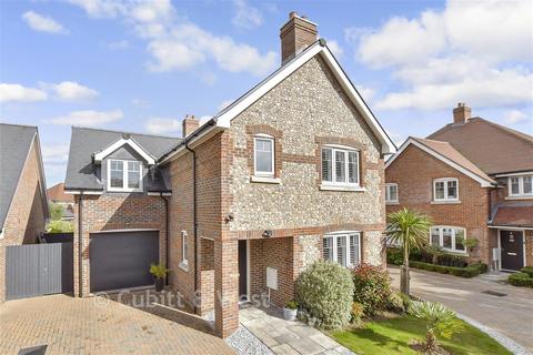 4 bedroom detached house for sale, Abbots Field, Arundel BN18