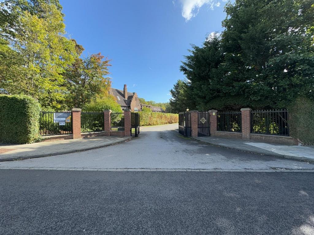 Access into four winds court