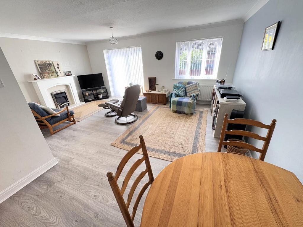 Lounge/dining
