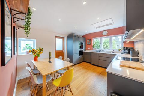 2 bedroom flat for sale, Midmoor Road, Balham, London, SW12