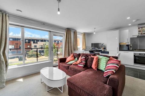 2 bedroom flat to rent, Finefield Walk, Slough