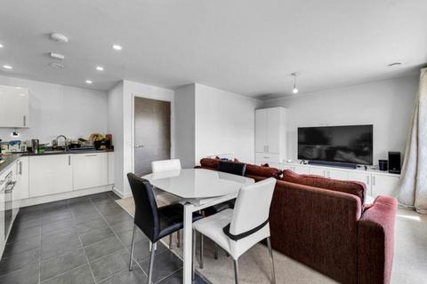 2 bedroom flat to rent, Finefield Walk, Slough