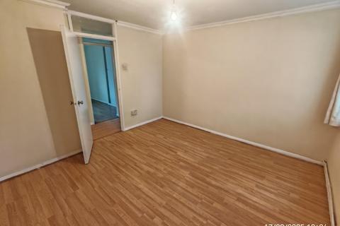 2 bedroom flat to rent, 72, Warrior Square, Manor Park, E12