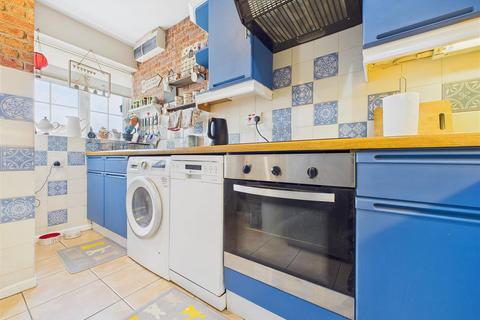 21 Hammonds Croft, Hixon, Stafford, ST18 0PQ