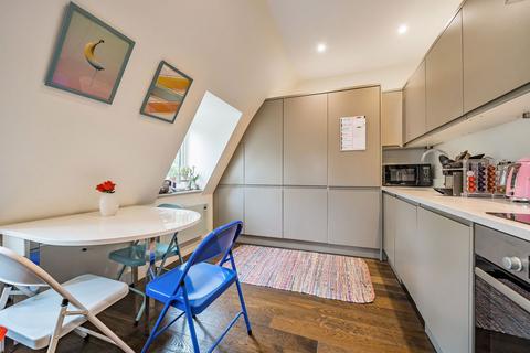 2 bedroom flat for sale, High Road, London N20