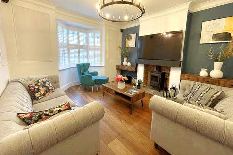 5 bedroom detached house to rent, Addlestone, Surrey, KT15