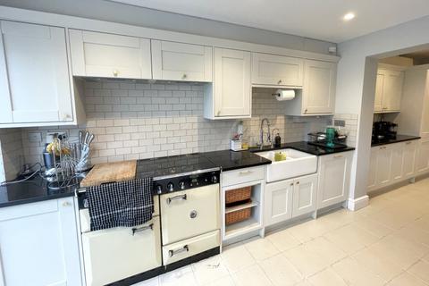 5 bedroom detached house to rent, Addlestone, Surrey, KT15