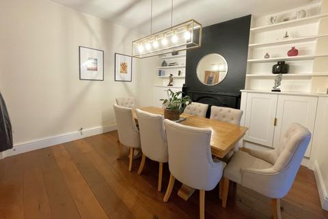 5 bedroom detached house to rent, Addlestone, Surrey, KT15