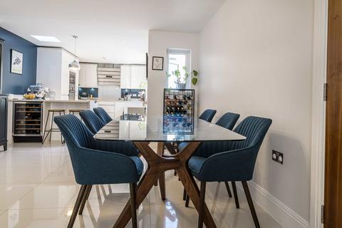 undefined, Flutemakers Mews, London SW4