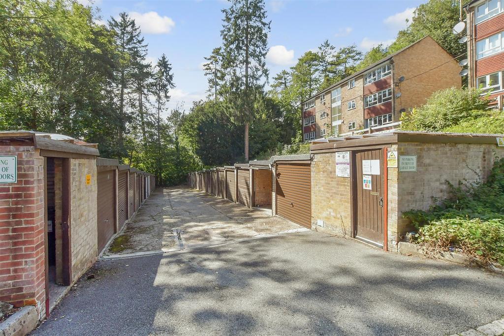 Driveway/Parking