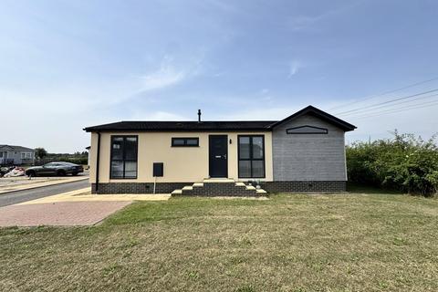 2 bedroom park home for sale, Clifton Park, Clifton SG17