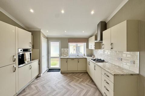 undefined, Pine Walk, Limit Home Park, Northchurch HP4