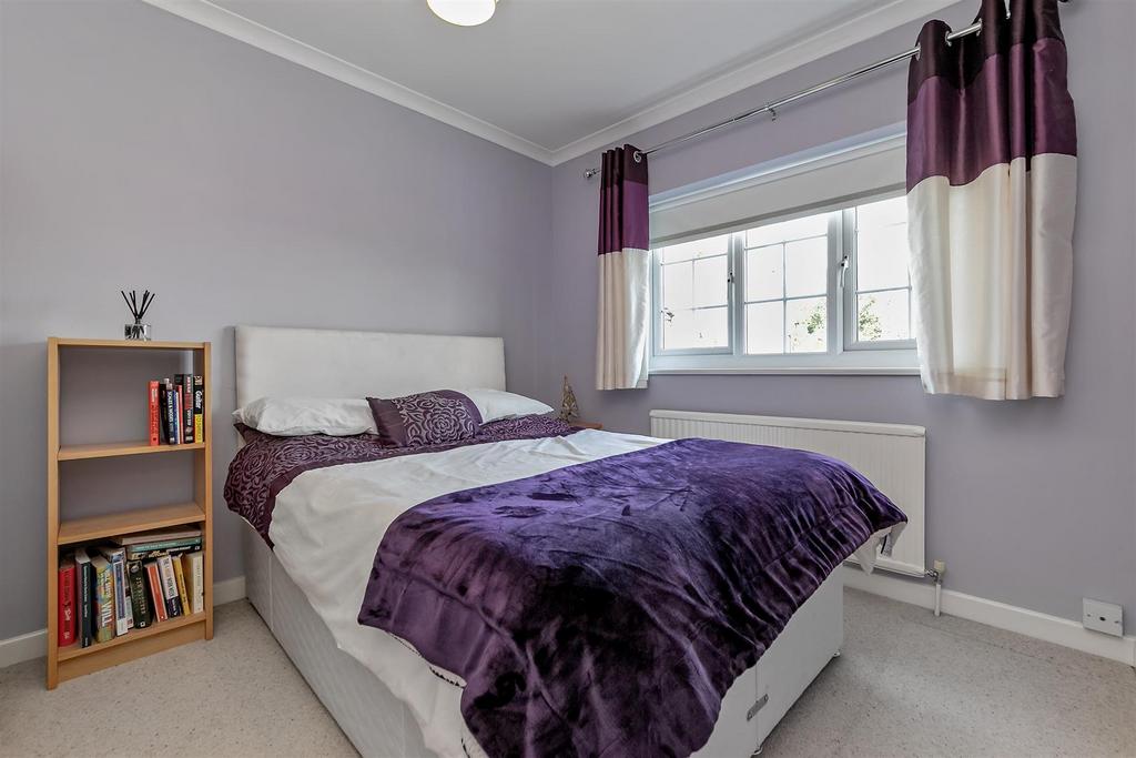 18 Burghley Close-64.jpg