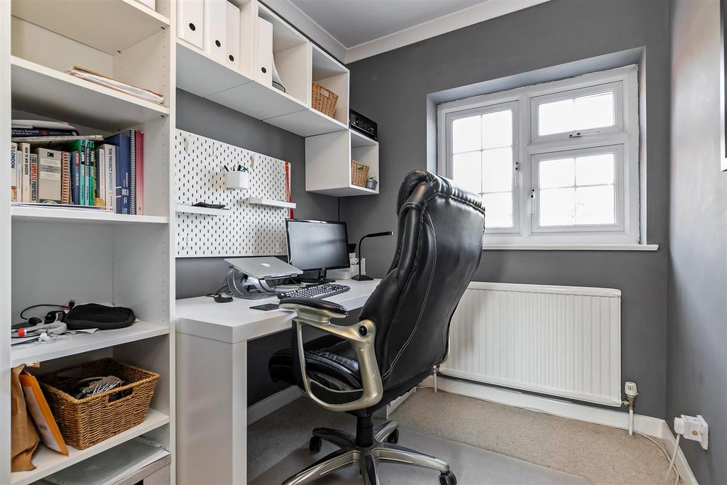18 Burghley Close-65.jpg