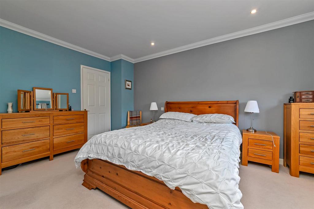 18 Burghley Close-75.jpg