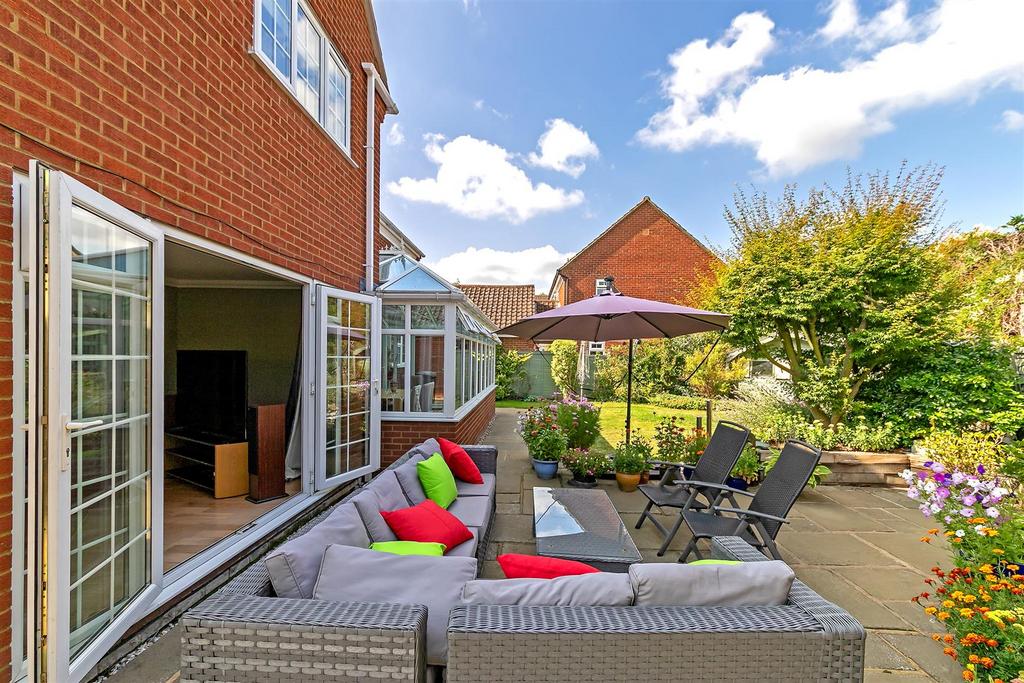 18 Burghley Close-80.jpg