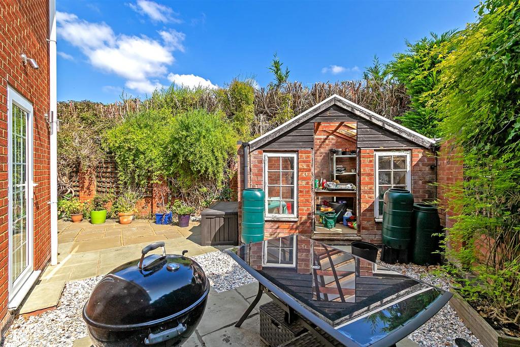 18 Burghley Close-94.jpg
