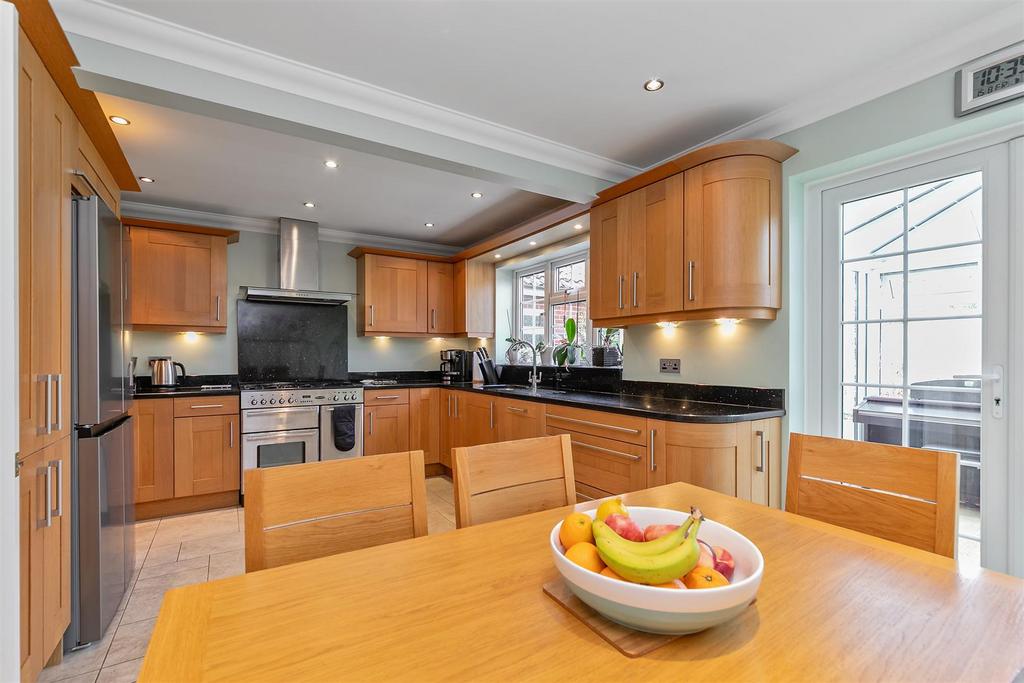 18 Burghley Close-42.jpg