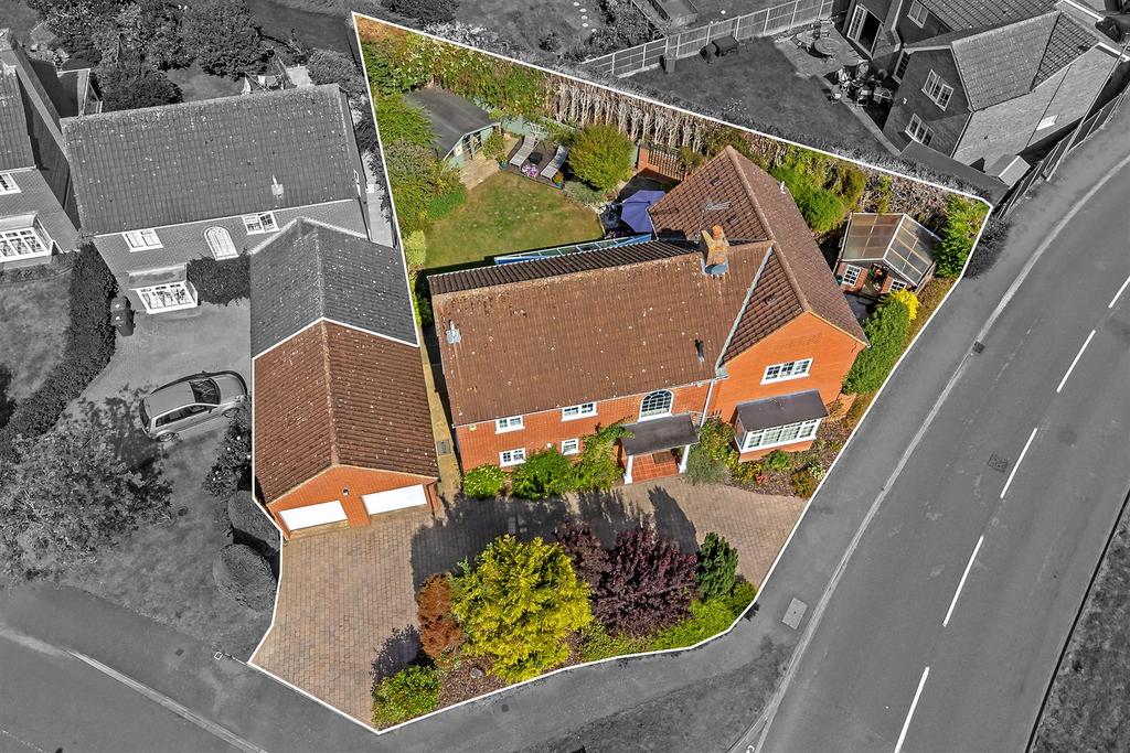 18 Burghley Close-2.jpg