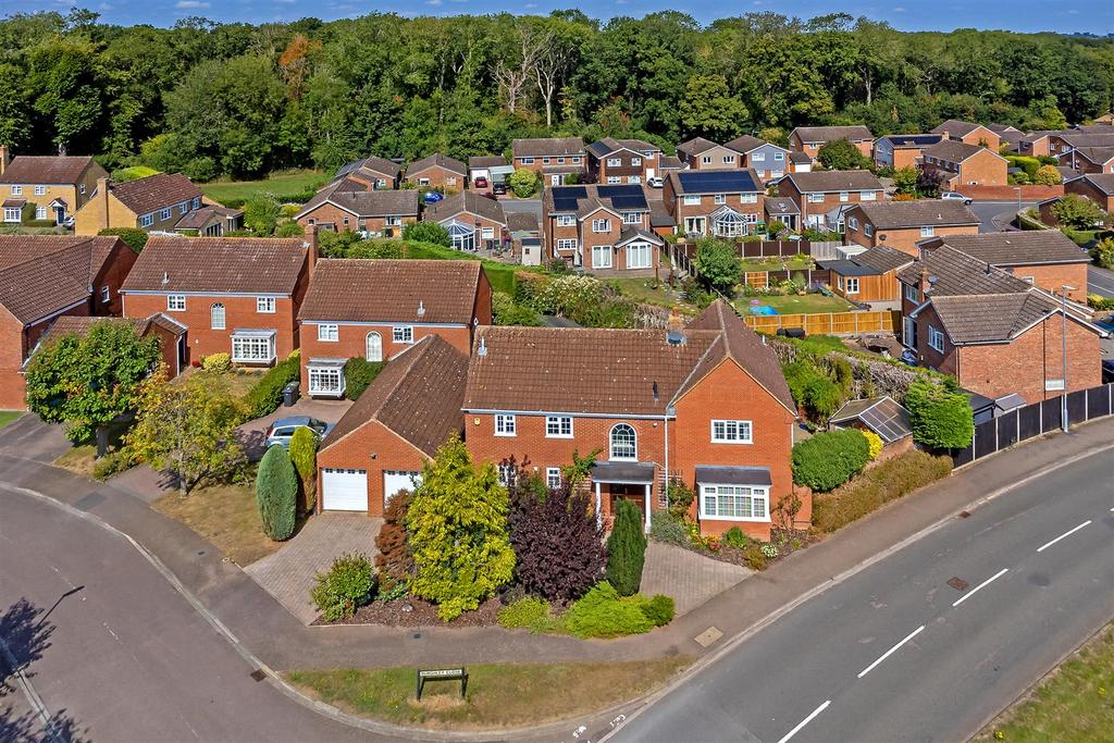 18 Burghley Close-1.jpg