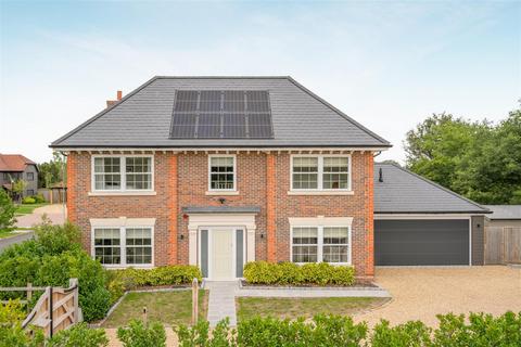 5 bedroom detached house for sale, Moat Farm Close, Winkfield