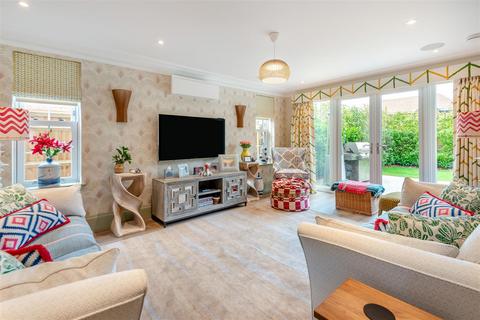 5 bedroom detached house for sale, Moat Farm Close, Winkfield