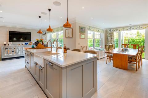 5 bedroom detached house for sale, Moat Farm Close, Winkfield