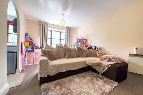 15 Greenacre Close, Northolt, UB5 4DT