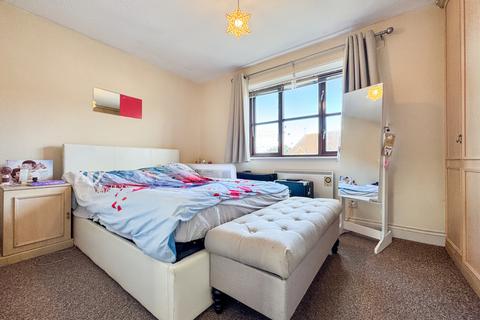 15 Greenacre Close, Northolt, UB5 4DT