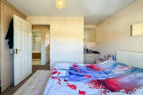 15 Greenacre Close, Northolt, UB5 4DT