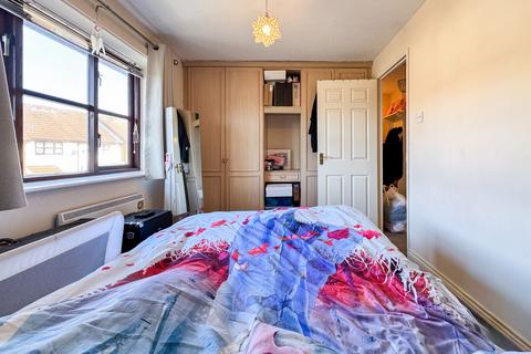 15 Greenacre Close, Northolt, UB5 4DT