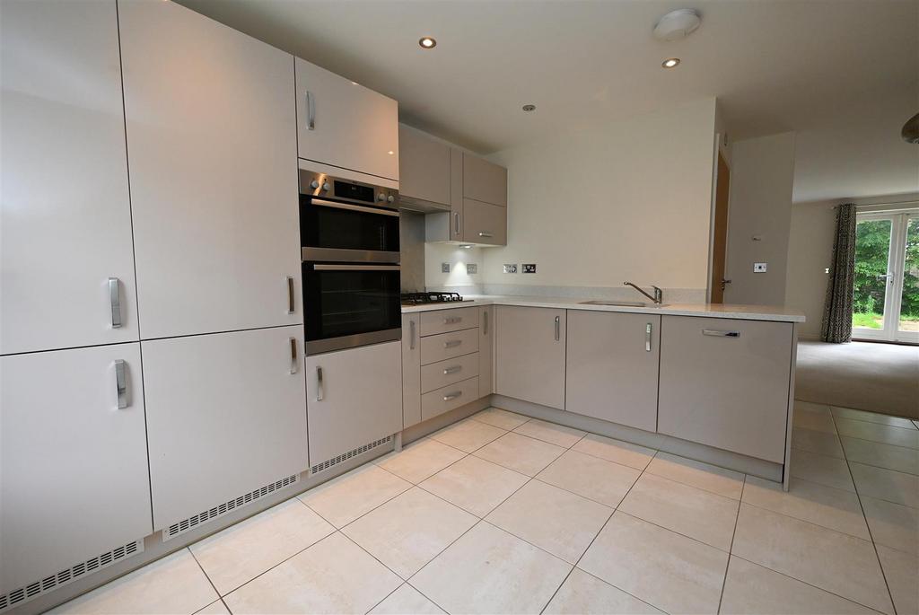 Kitchen3.JPG
