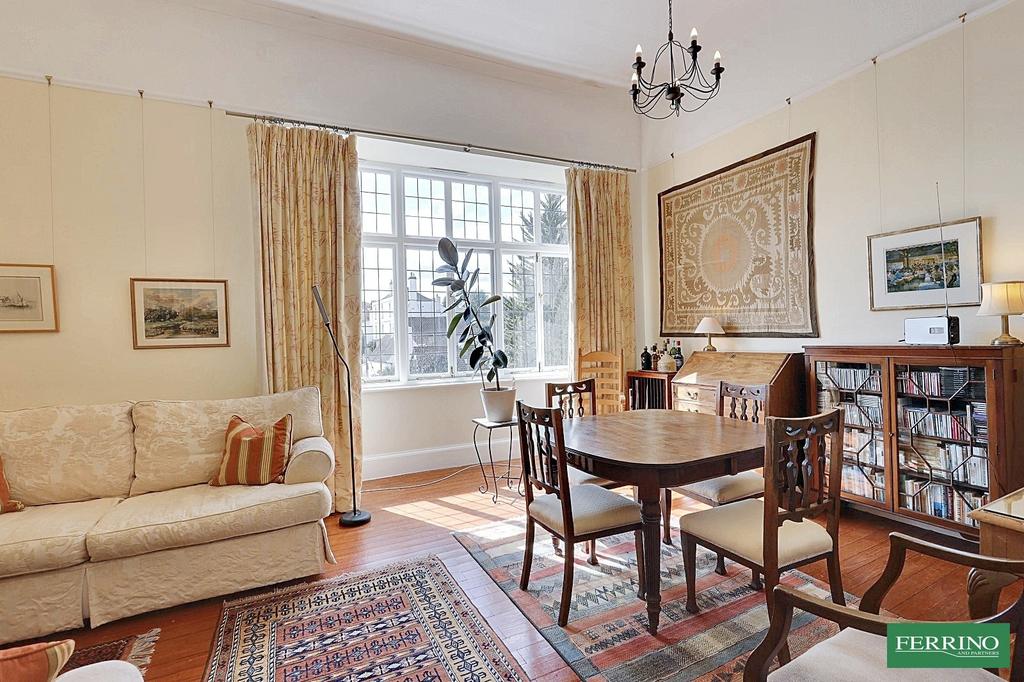 Sitting/Dining Room
