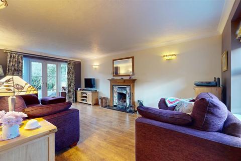 5 bedroom detached house for sale, Hengistbury Lane, Milton Keynes MK4
