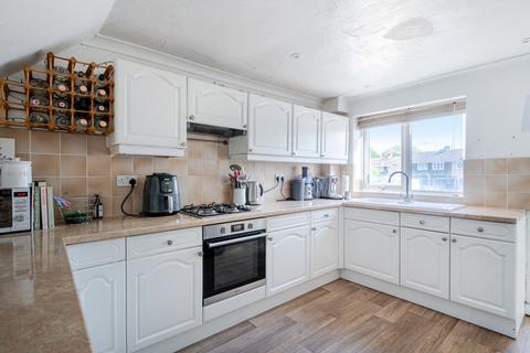 14 Baileys Close, Blackwater, Camberley, GU17 0AT