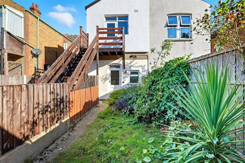 2 bedroom apartment for sale, Shaftesbury Avenue, Southend-on-Sea, Essex, SS1