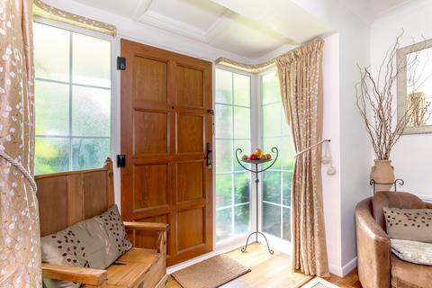 Overmarl Dorking Road, Kingsfold, Horsham, RH12 3SA