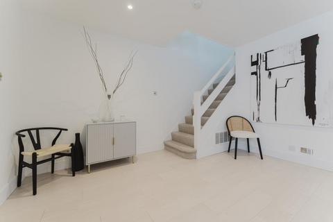 3 bedroom terraced house for sale, The Mead, W13