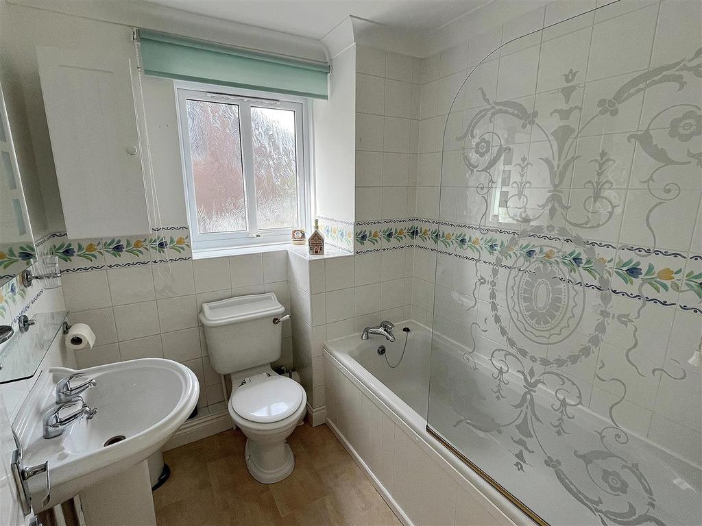 Bathroom.jpg