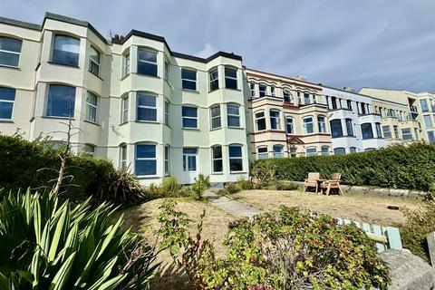 3 bedroom flat for sale, 5 West End Parade, Pwllheli