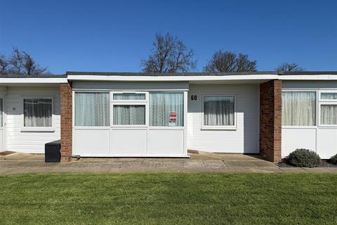 2 bedroom chalet for sale, Beach Road, Scratby