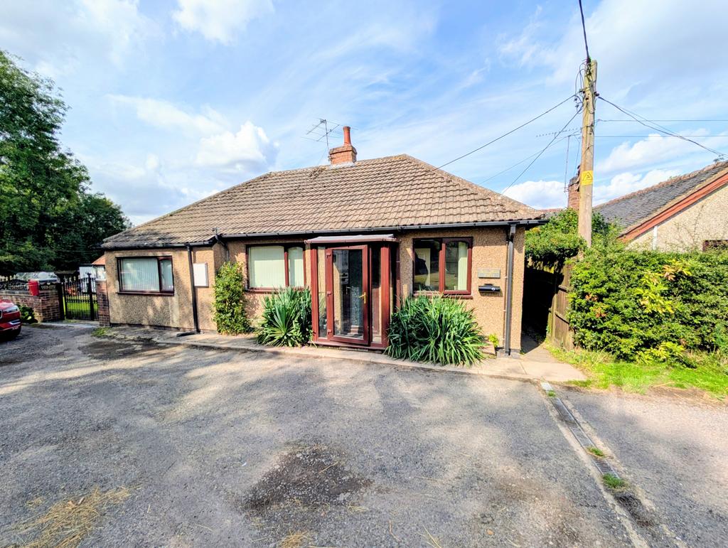 Charming 3-Bedroom Bungalow in the Heart of the C
