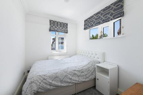 28 Calverley Road, Epsom, KT17 2NX