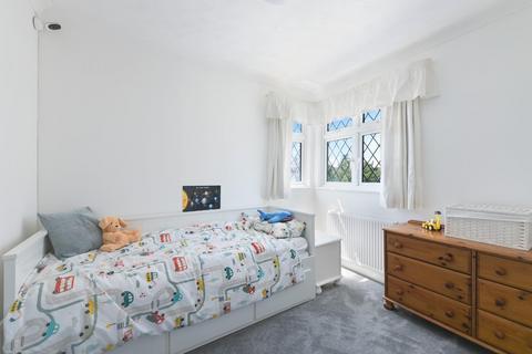 28 Calverley Road, Epsom, KT17 2NX