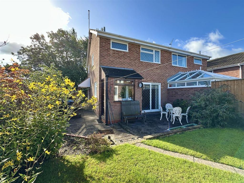 Garden to house