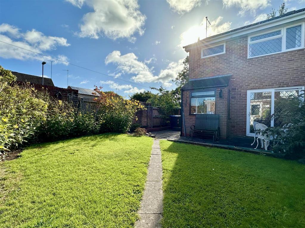 Garden to house